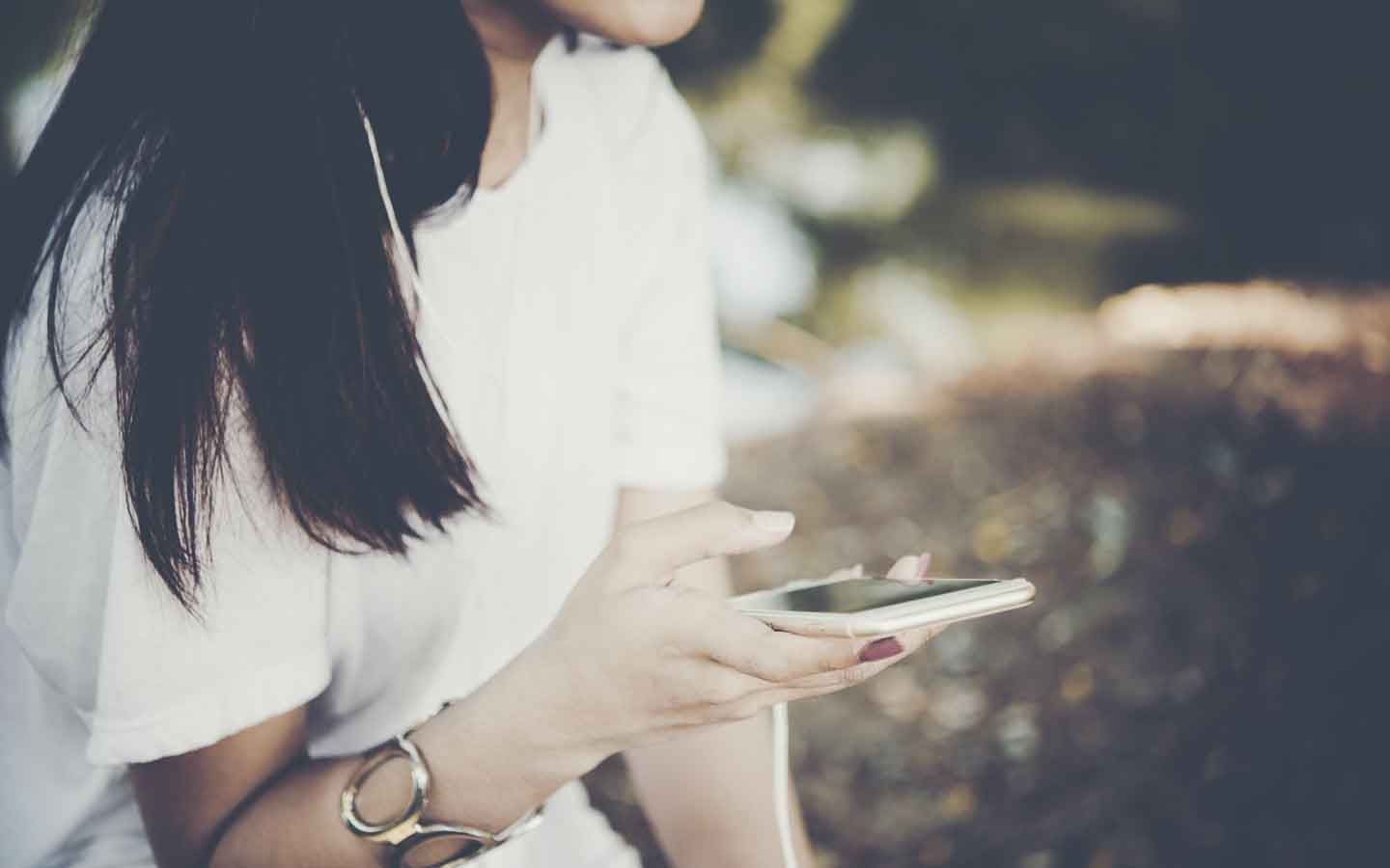 Essential app features blog header | Poq - the app commerce company